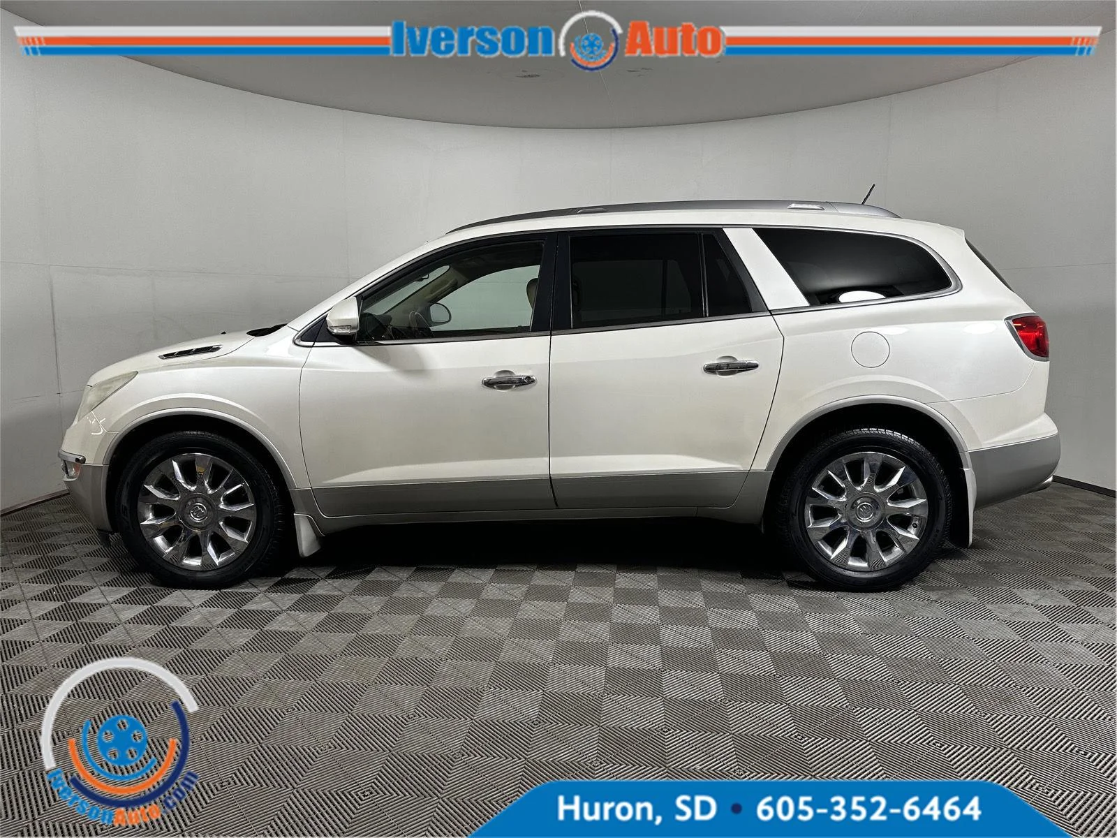 Used 2011 White Diamond Tricoat Buick CXL-2 image 5