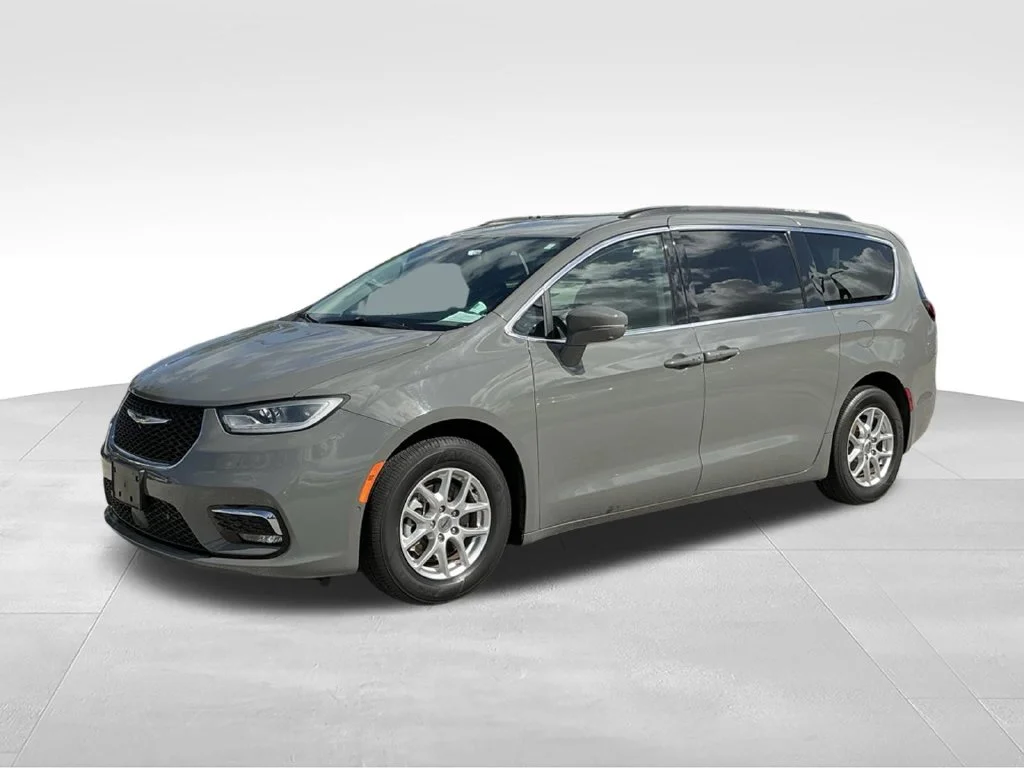 Used 2022 White Chrysler Touring L image 1