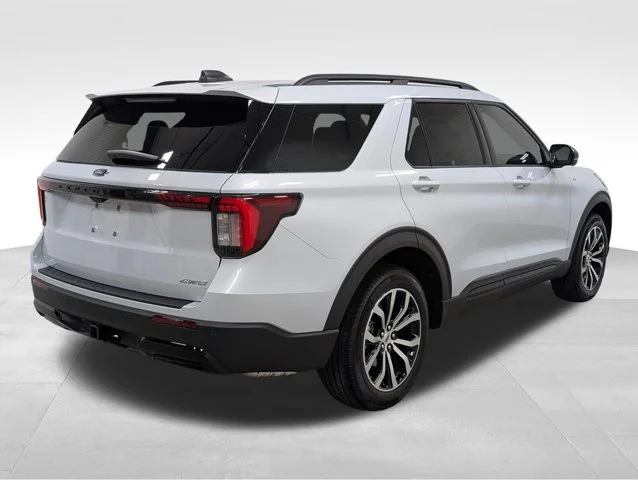 New 2026 Space White Metallic Ford ST-Line image 49