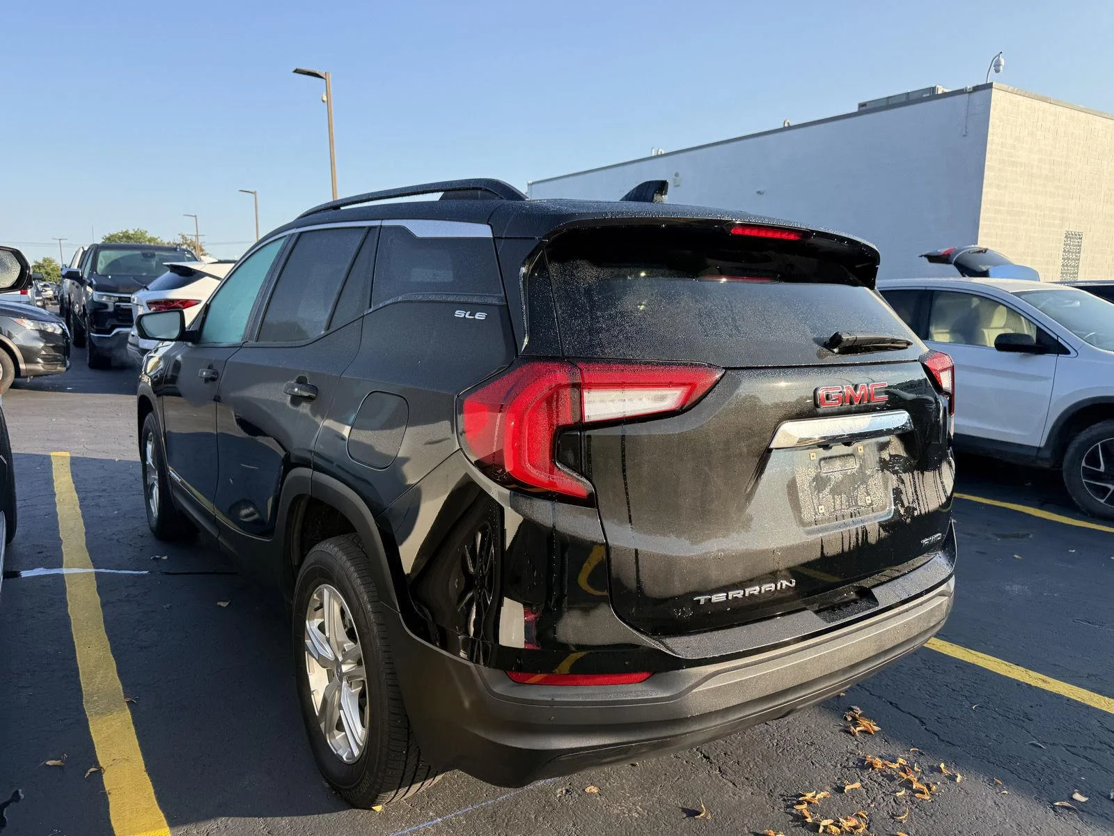 Used 2023 EBONY TWILIGHT METALLIC GMC SLE image 5