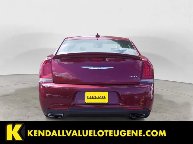 Used 2018 Red Chrysler S image 4