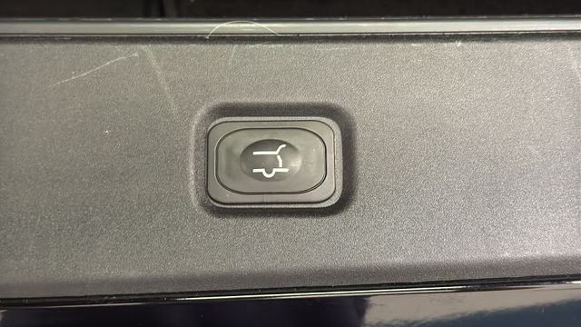 Used 2025 Agate Black Metallic Ford Active image 46
