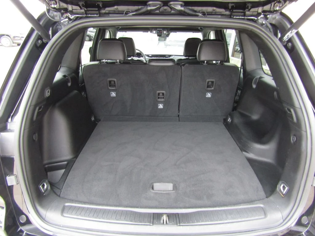 Used 2025 Diamond Black Jeep Altitude image 32