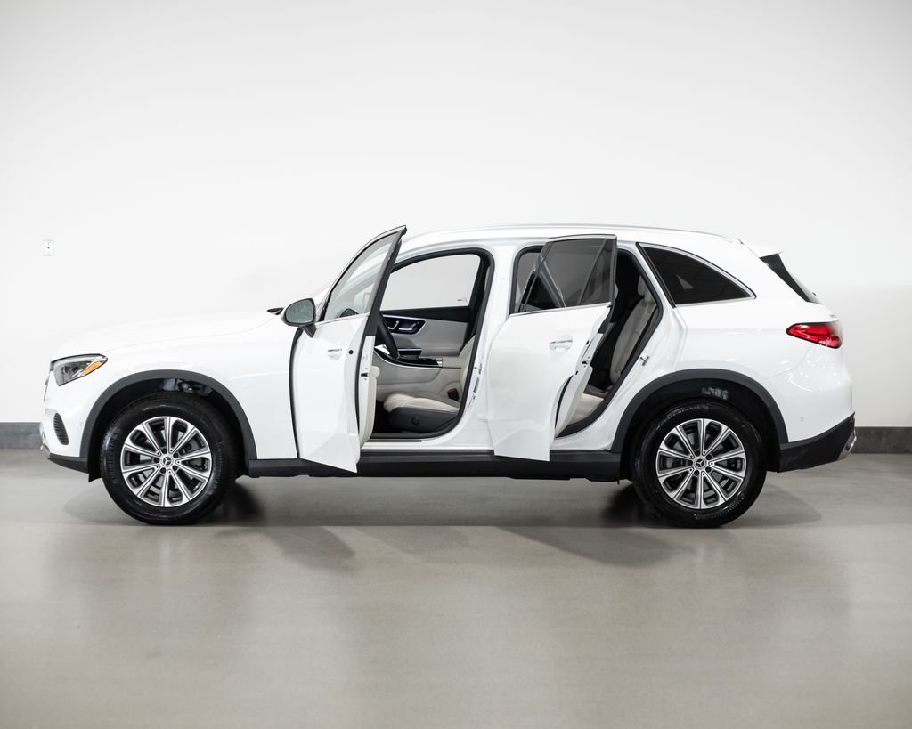 Certified Used 2025  Mercedes-Benz GLC 300 image 3