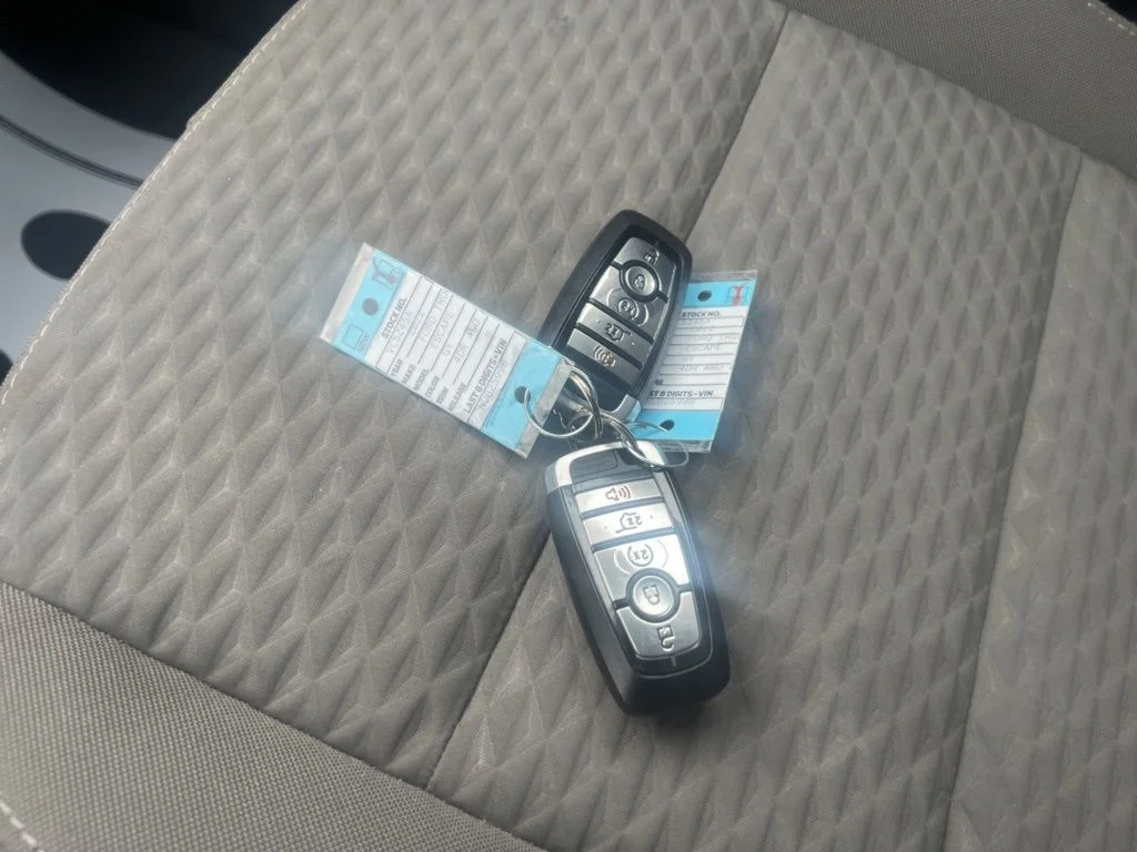 Used 2022 Blue Ford SE image 19