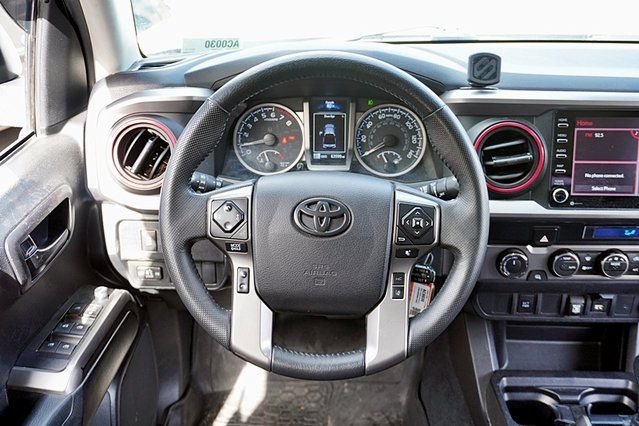 Used 2022 White Toyota SR5 image 17
