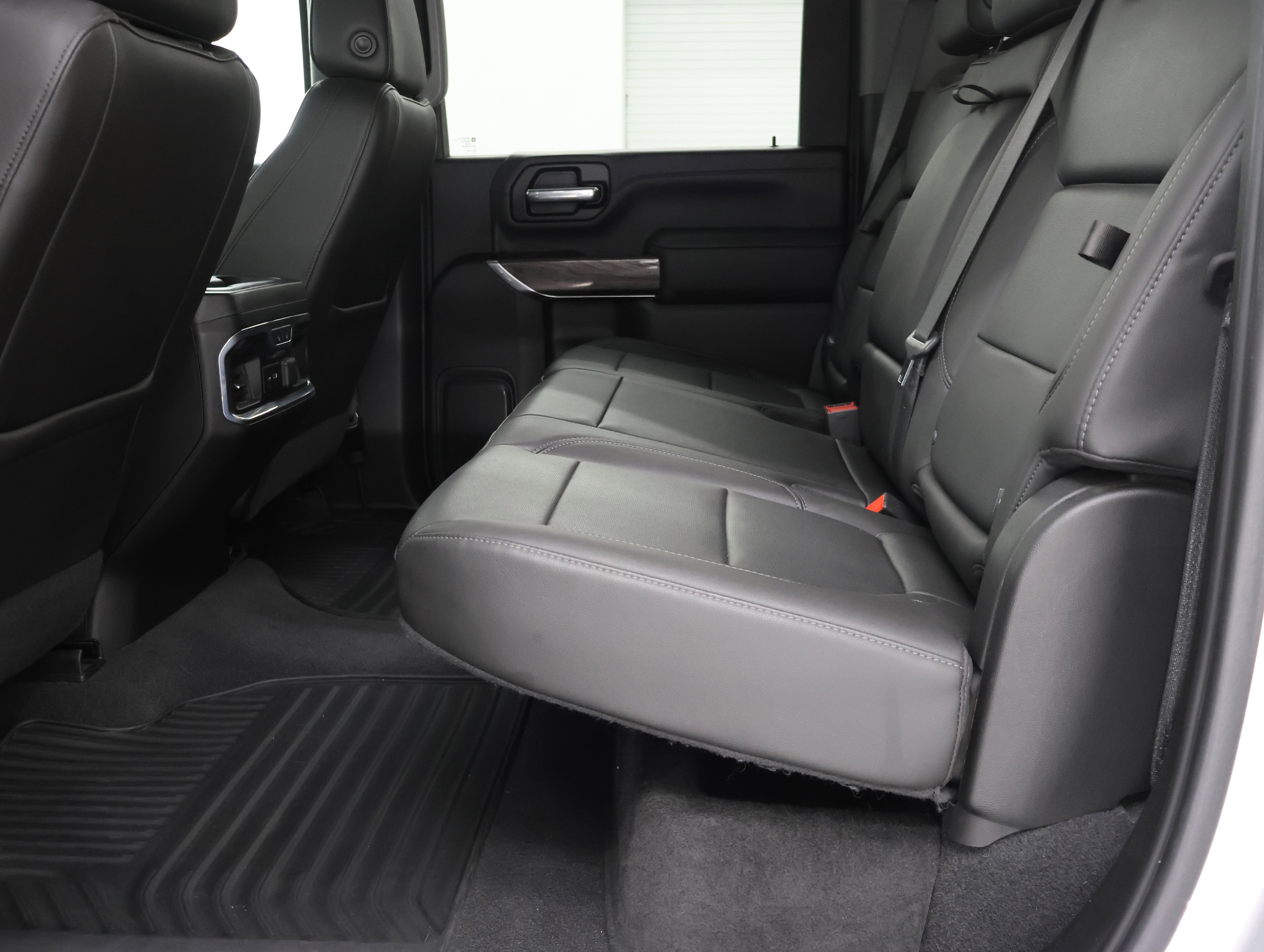 Used 2020 Silver Ice Metallic Chevrolet LTZ: CREW-SHORT-LTZ-Z71-DIESEL-4WD-NAV-HEAT/COOL SEATS-1 OWNER image 38
