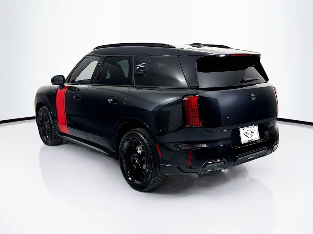 New 2027 Midnight Black II Metallic MINI Iconic image 7
