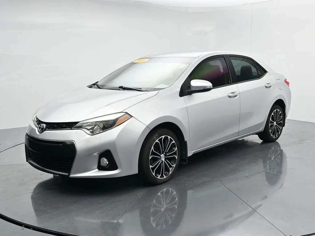 Used 2016  Toyota S Plus image 4