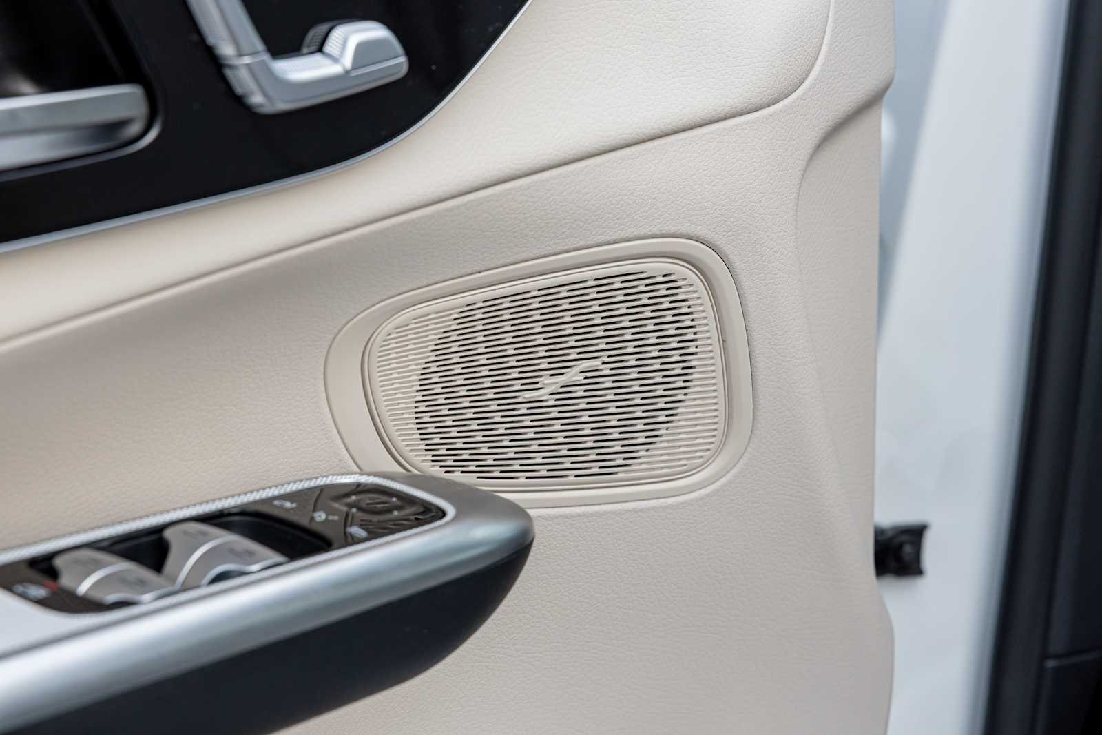 New 2026 Polar White Mercedes-Benz GLC 300 image 11