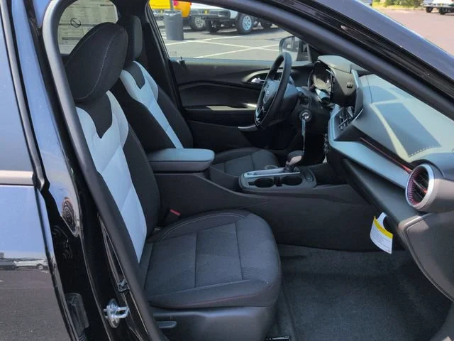 New 2026 Mosaic Black Metallic Chevrolet 1RS image 30