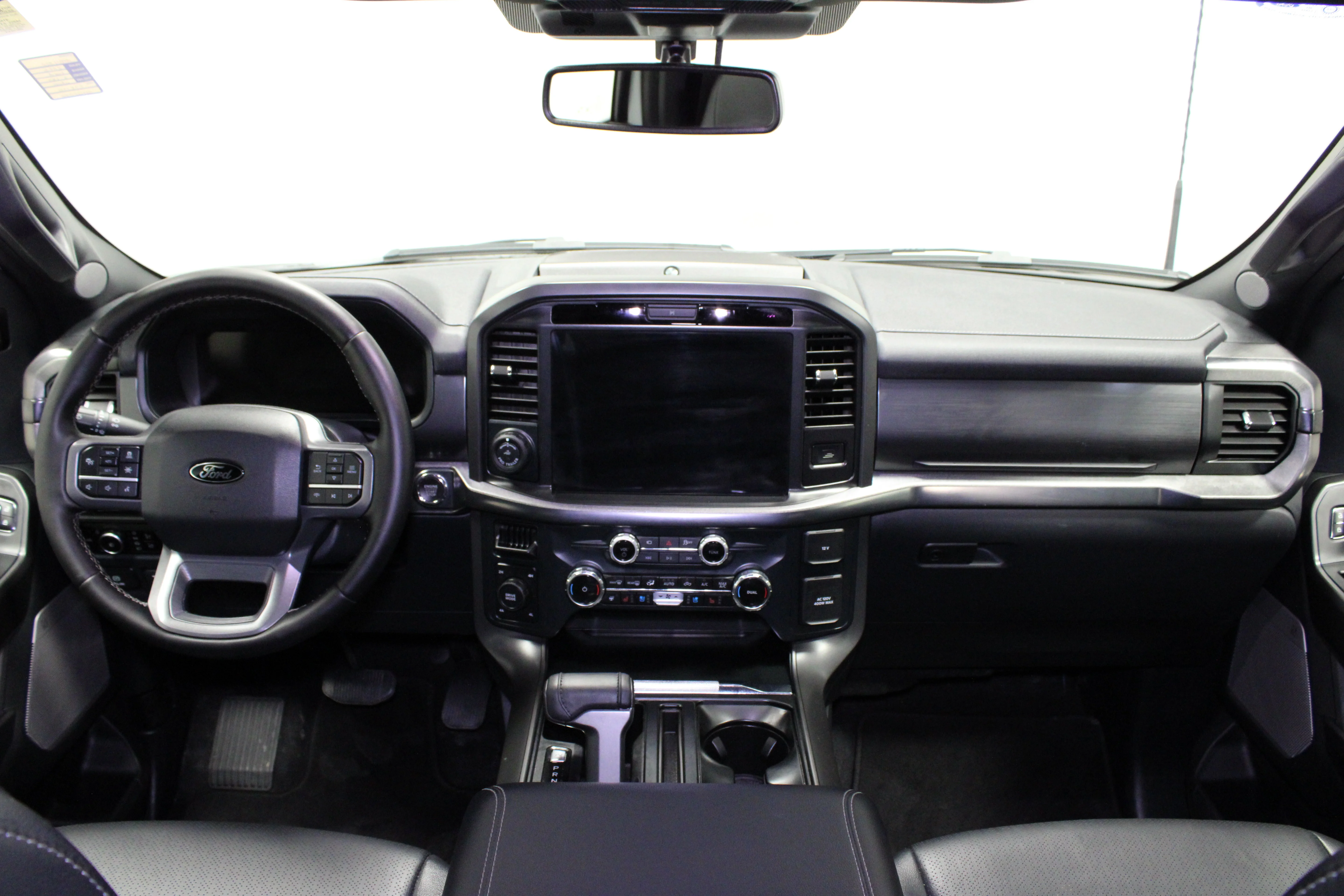 Used 2025 Space White Metallic Ford LARIAT image 22