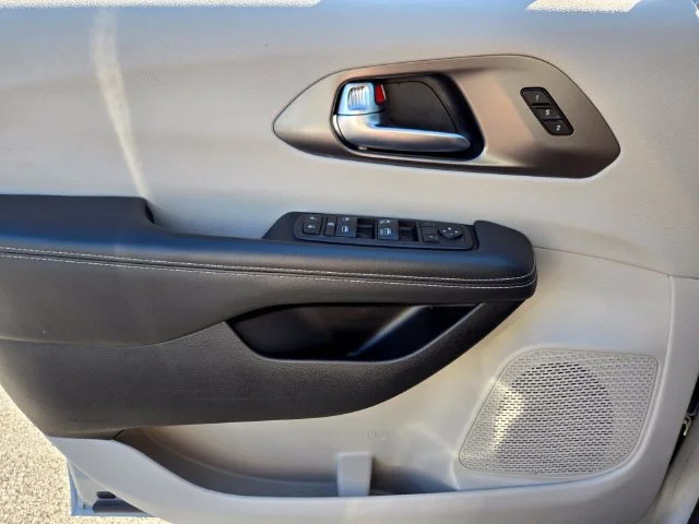 Used 2024 Silver Chrysler Touring L image 33