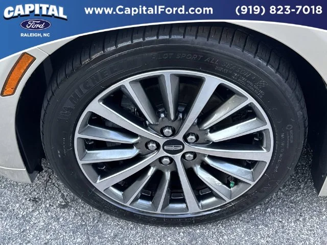 Used 2017 Gold Lincoln Premiere image 13