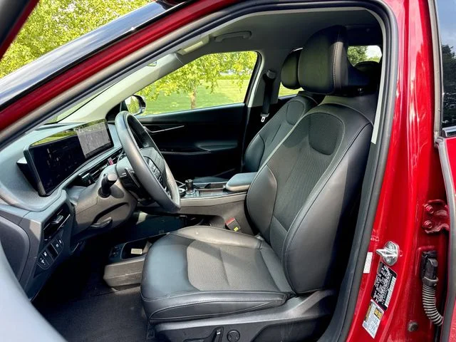 Used 2025 Red Kia Light image 11