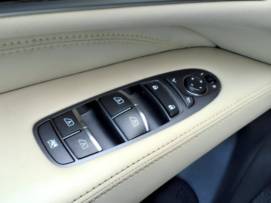Used 2020 Hermosa Blue INFINITI LUXE image 18