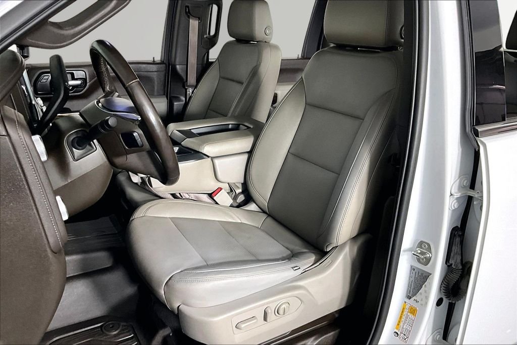 Used 2022 White GMC SLE image 19