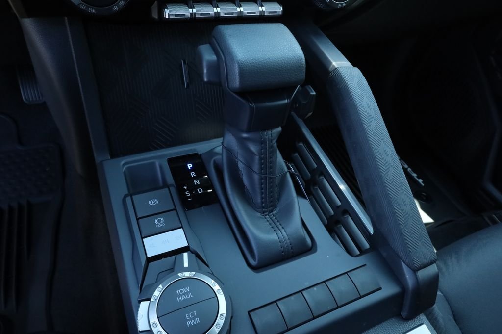 2025 Toyota Tacoma SR5 - Photo 8