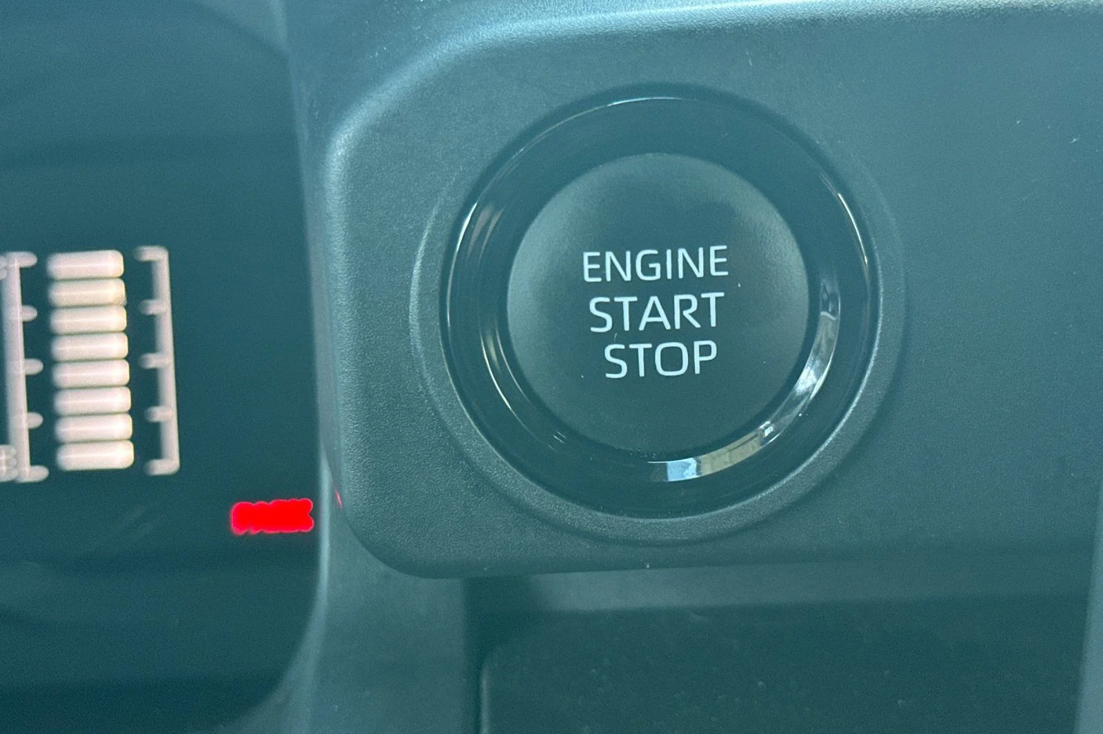 2025 Toyota Tacoma SR5 - Photo 27
