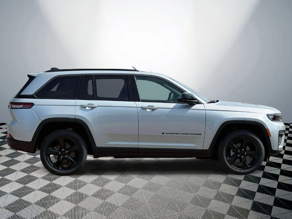 New 2026 Silver Jeep Limited image 5