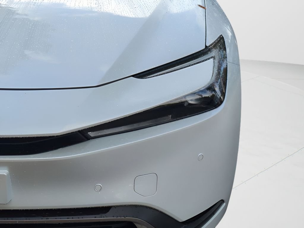 New 2026 Wind Chill Pearl <sup>1</sup> Toyota  SE image 10