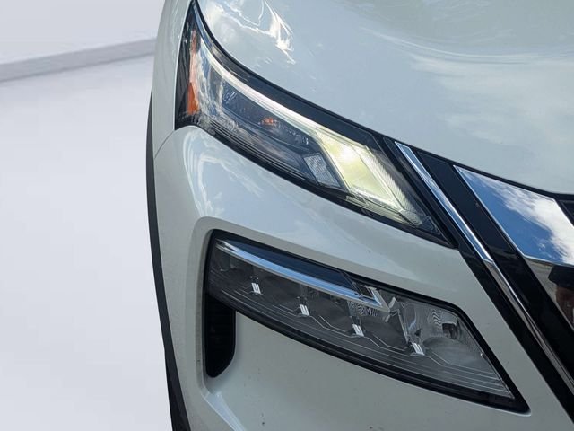 Used 2023 White Nissan SV image 9