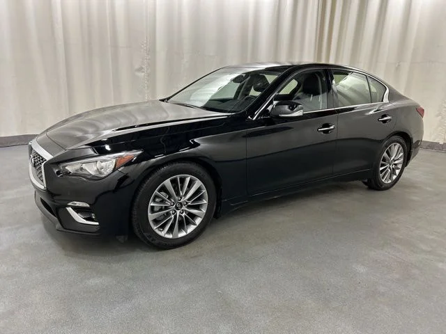 Used 2023 Black INFINITI LUXE image 2
