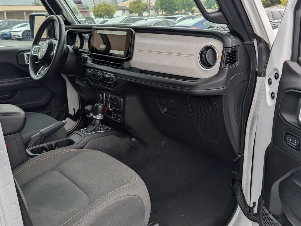 2024 Jeep Wrangler 4-Door Sahara - Photo 9