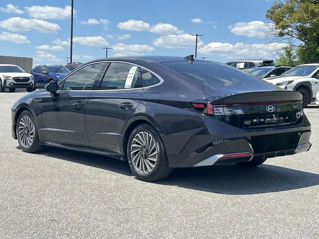 Used 2025 Blue Hyundai SEL image 11