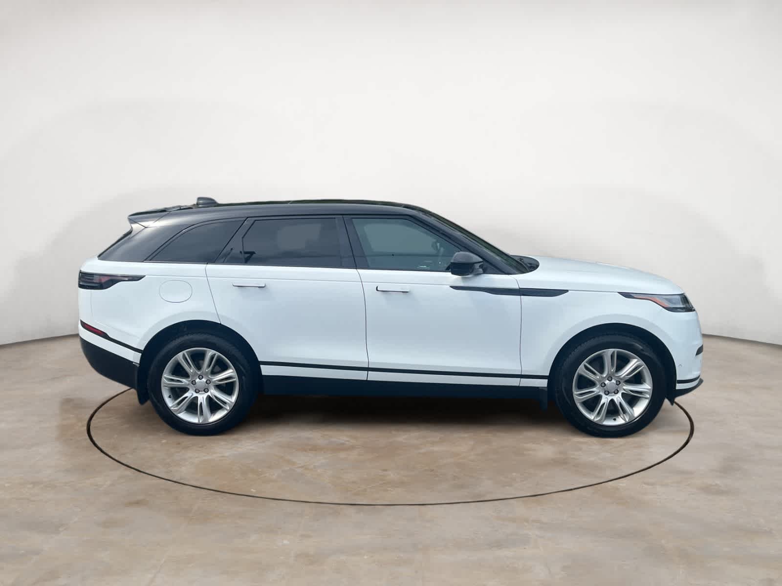 Certified Used 2026 Fuji White Land Rover S image 7