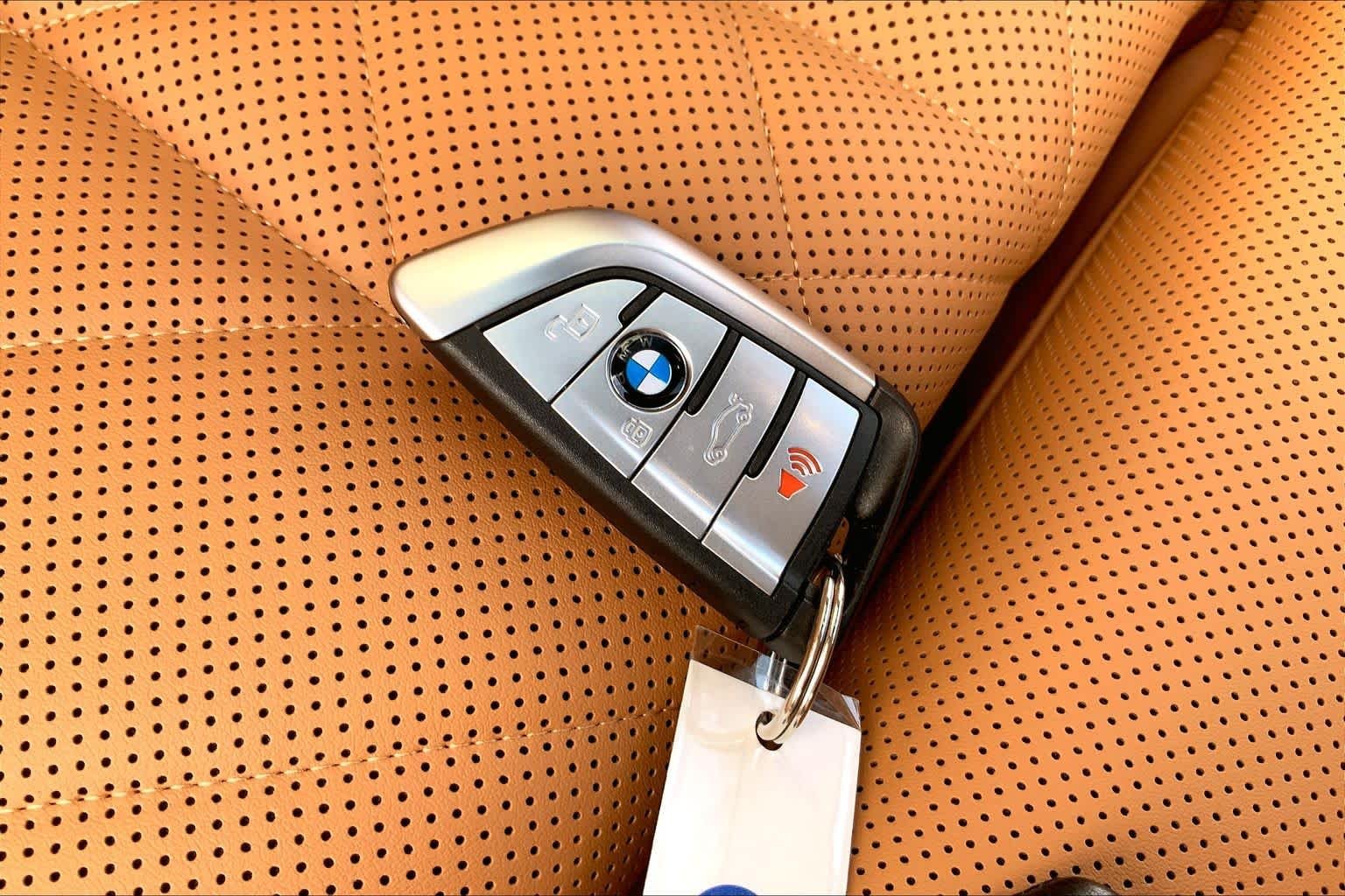 Used 2023 Phytonic Blue Metallic BMW xDrive40i image 14