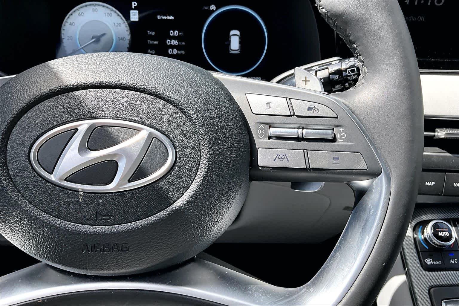 Used 2025 Steel Graphite Hyundai SEL Premium 7P image 25
