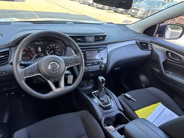 Used 2017 Glacier White Nissan S image 13