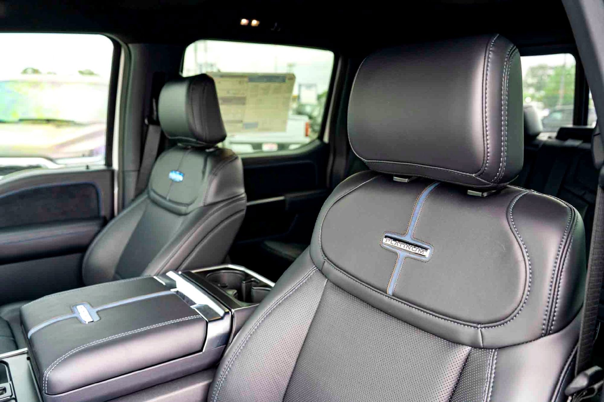 New 2025 Star White Metallic Tri-Coat Ford Platinum image 9