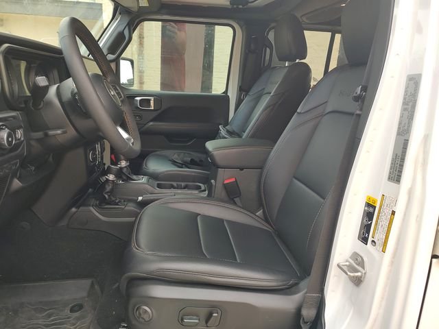 Used 2024 White Jeep Sahara image 9