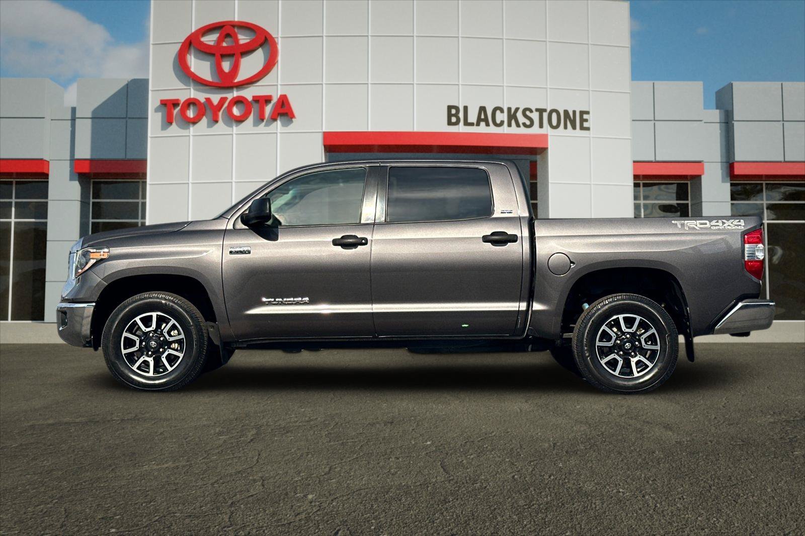 Used 2015 Magnetic Gray Metallic Toyota SR5 image 6