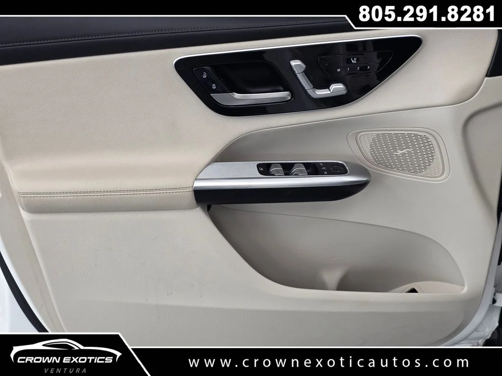 Used 2023  Mercedes-Benz GLC 300 image 24