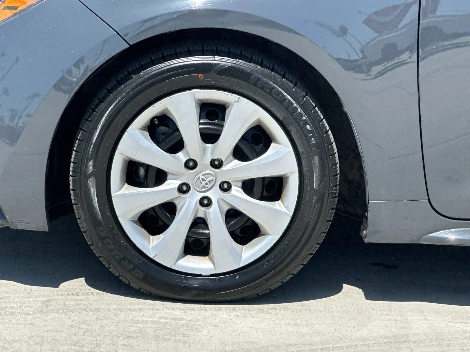 Used 2023  Toyota LE image 24