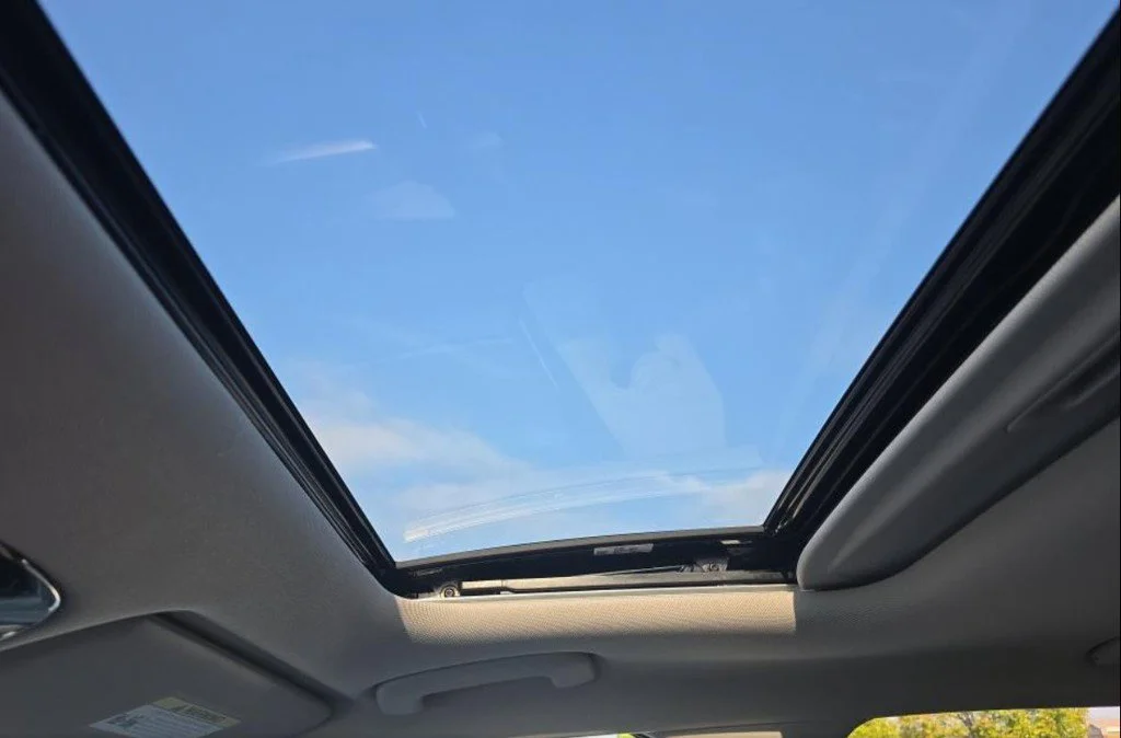 Used 2024 White Hyundai SEL image 8