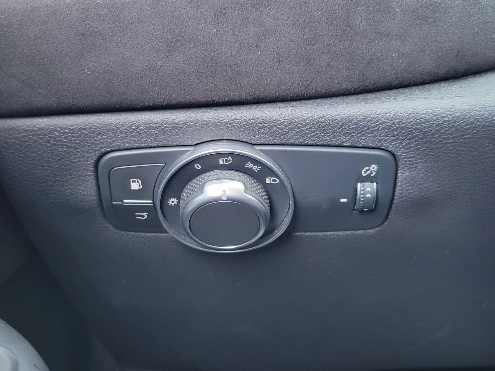 Used 2025 Red Alfa Romeo INTENSA image 13