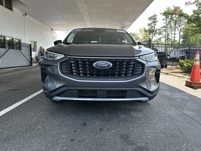 Used 2023 Gray Ford Active image 9
