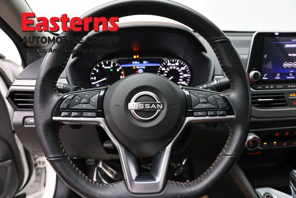 Used 2023 White Nissan 2.5 SR image 10