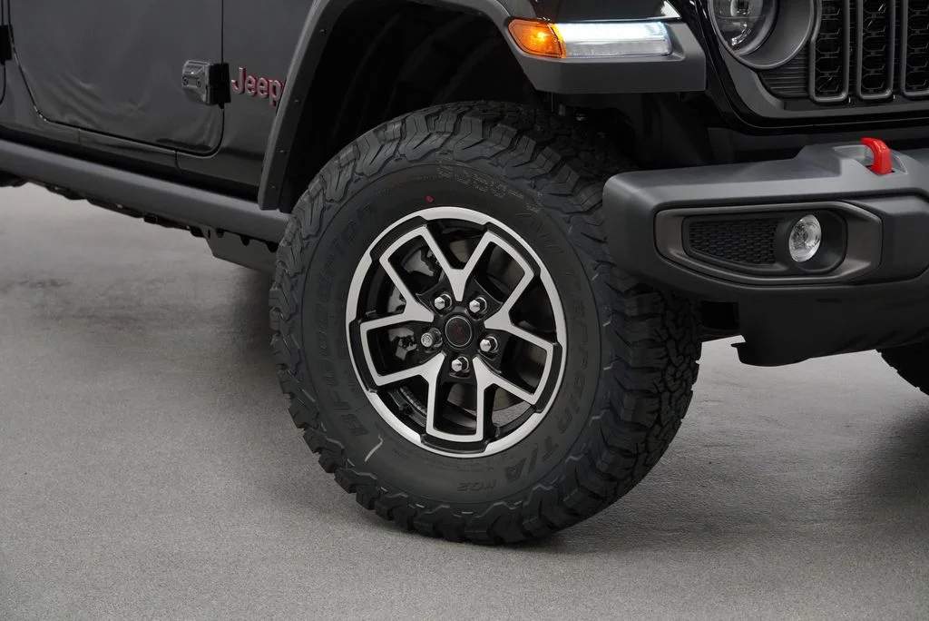 New 2026 Black Clear-Coat Exterior Paint Jeep Rubicon image 4