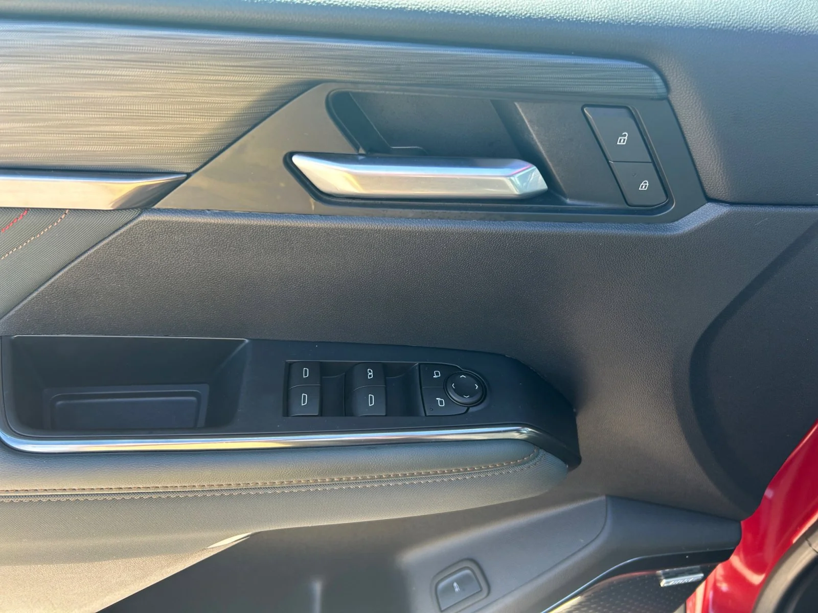 Used 2025 Red GMC AT4 AWD image 17
