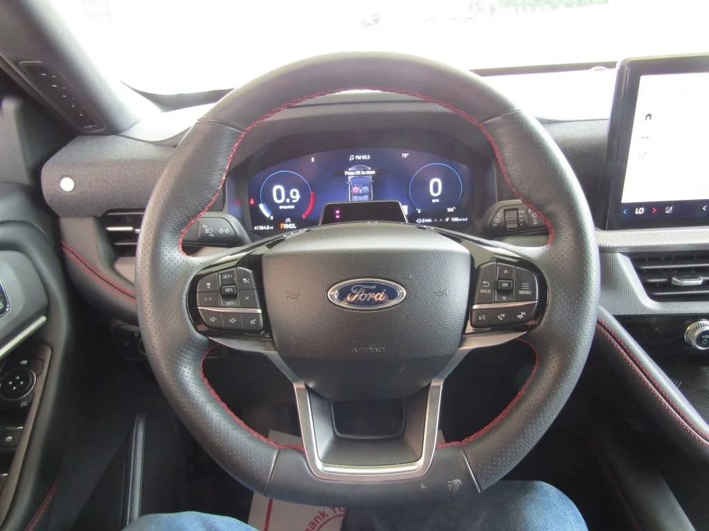 Used 2025 Gray Ford ST-Line image 25