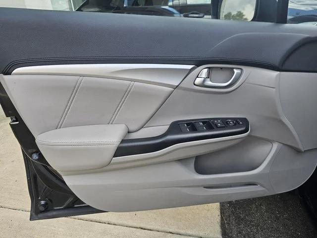 Used 2013  Honda Hybrid image 19
