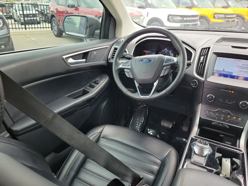 Used 2020 Magnetic Metallic Ford SEL image 13
