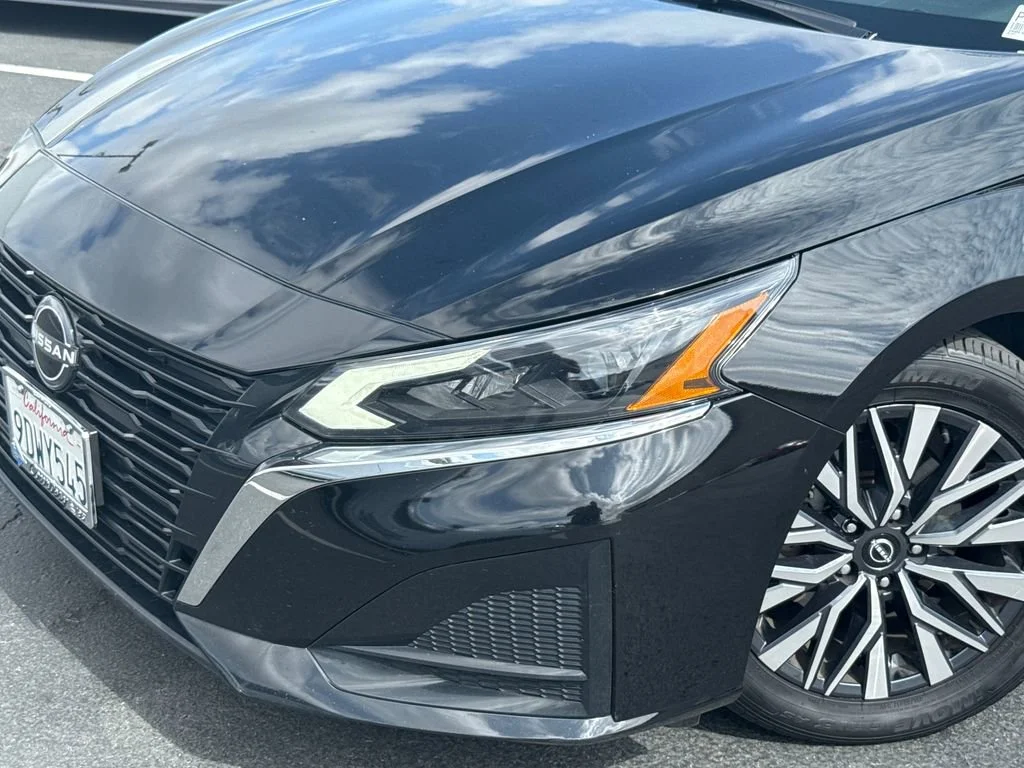 Used 2023 Black Nissan 2.5 SV image 3