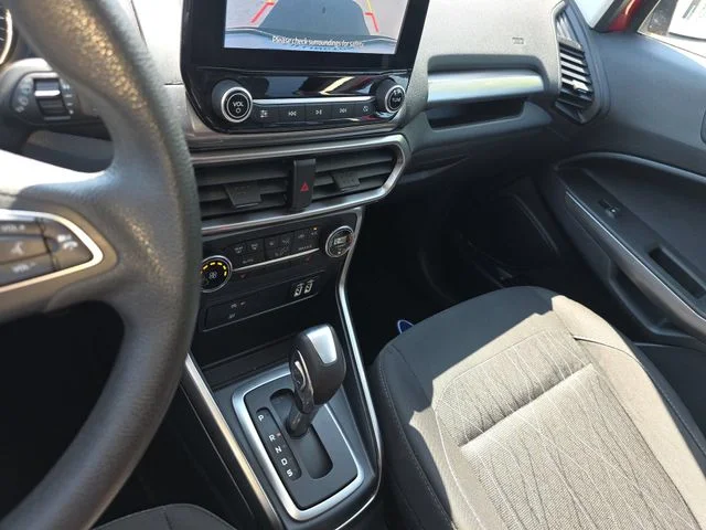 Used 2021 Red Ford SE image 24