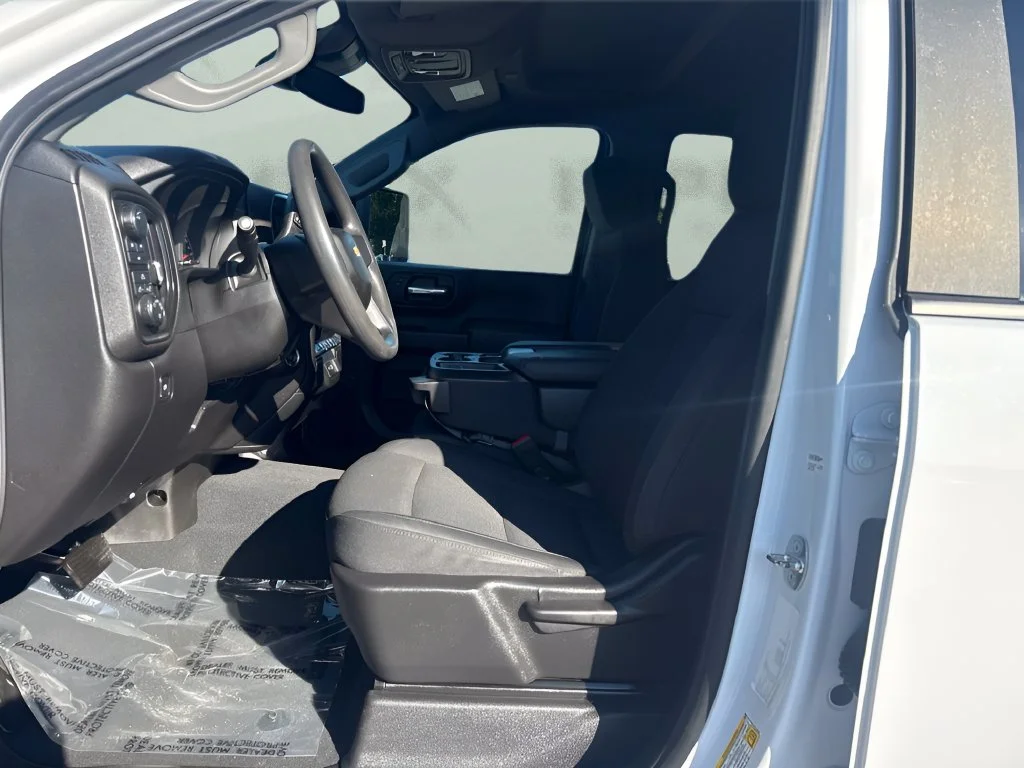 Used 2024 White Chevrolet Custom image 9
